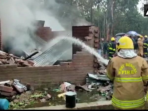 Five killed in fireworks industry explosion in Bengal, पश्चिम बंगाल : पटाखा फैक्टरी में विस्फोट, 5 लोगों की मौत