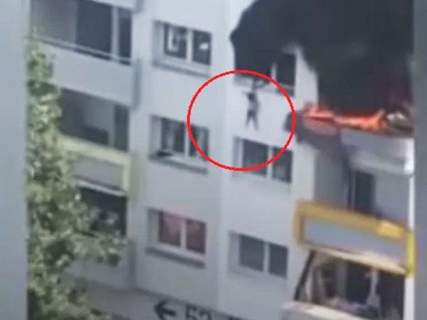 Two Brothers jump from window of a blazing building crowd catches him see the VIDEO