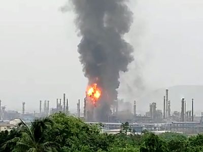 Visakhapatnam me aag lagee, Visakhapatnam hplc plant me aag lagee Visakhapatnam me aag lagee, Visakhapatnam hplc plant me aag lagee