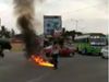 Drunk man sets his bike on Fire in Bangalore Video