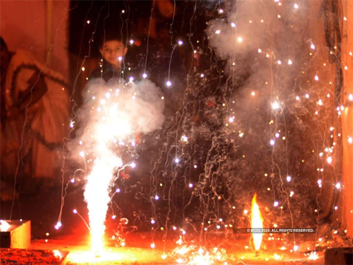 Firerackers Ban in UP Cities: यूपी के इन शहरों में पटाखों की बिक्री और जलाने पर 30 नवंबर तक पाबंदी