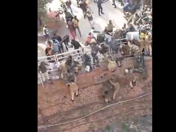 Kisan tractor Rally farmers beatem policemen viral video came