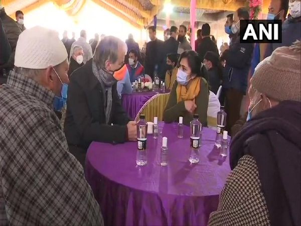 Jammu Kashmir: महसूस की अमन की बयार, घाटी के दौरे पर 24 देशों के राजनयिक