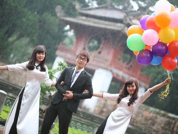 प्‍यार ऐसा भी! तलाक के बीच दोस्त के घर गई महिला, फिर तीनों के बीच बन गया अटूट रिश्‍ता