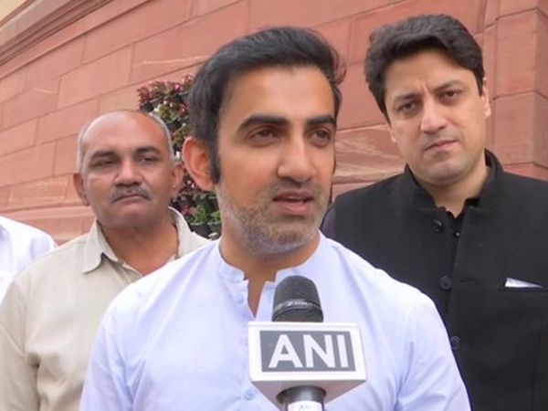 Gautam Gambhir reacts on Arvind Kejriwal announcing free wifi hotspots in Delhi, दिल्ली में मुफ्त वाई फाई की घोषणा पर गौतम गंभीर ने कहा-फिर झूठ बोल रहे केजरीवाल 