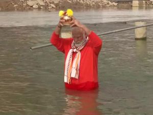 काशी में PM मोदी, काल भैरव मंदिर से लेकर काशी विश्वनाथ धाम तक की तस्वीरें, See Pics 