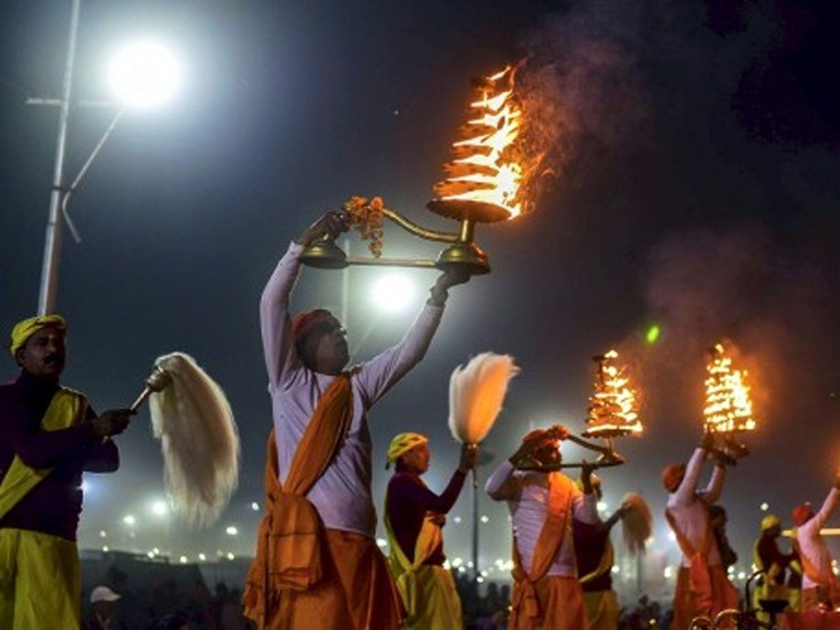 Varanasi: प्रशासन का नया फरमान, इजाजत और पंजीकरण के बिना अब नहीं होगी गंगा आरती