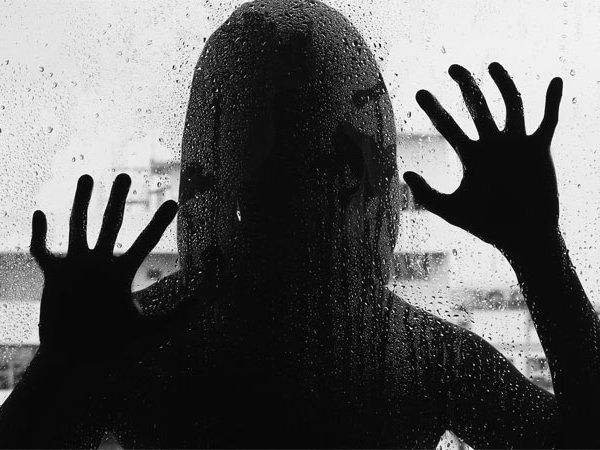 Model Gang Rape:फोटो शूट के लिए लॉज में ठहरी 27 साल की मॉडल संग गैंगरेप, बनाया वीडियो