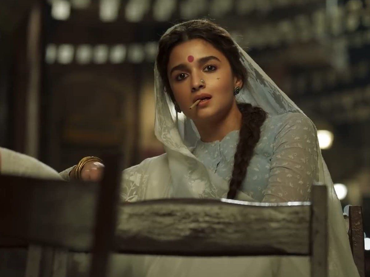 Alia Bhatt starrer GANGUBAI KATHIAWADI is all set to release on 25 february 2022, इस दिन रिलीज होगी आलिया भट्ट की 'गंगूबाई काठियावाड़ी', सामने आई नई रिलीज डेट | Bollywood News