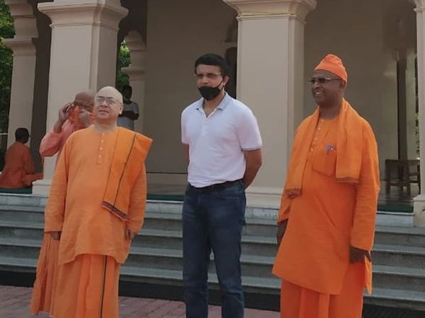 sourav ganguly visits belur math