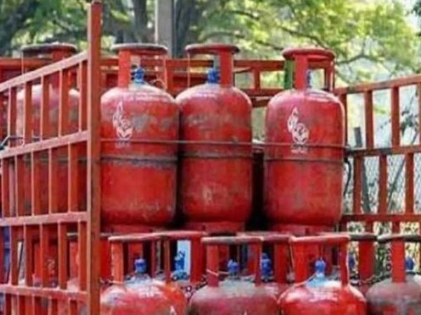 gas cylinder explosion at a fast-food restaurant in Jamia area of South East Delhi