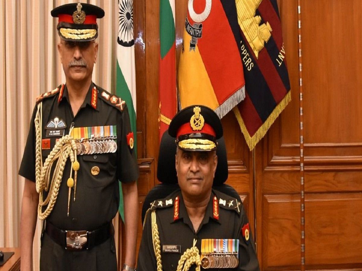 थलसेना को मिला नया चेहरा, जनरल मनोज पांडे ने संभाली कमान