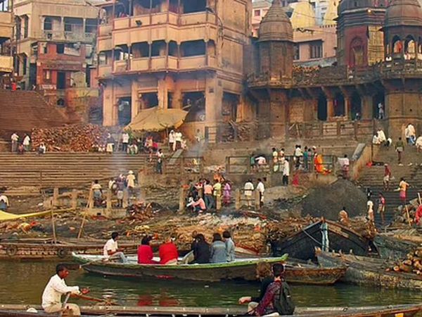 Uttar Pradesh Cremation in harishchandra ghat costs Rs 30,000