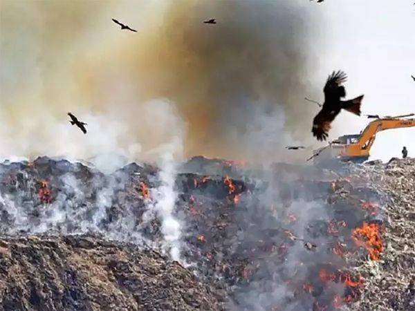   Delhi Police, Ghazipur Landfill, Delhi Police registered the case, दिल्ली पुलिस, गाजीपुर लैंडफिल 