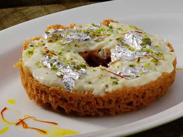 Ghevar | How to make Ghevar at home | Raksha Bandhan Special | The Foodie| Ghevar Recipe How to make| रक्षाबंधन पर घर में बनाएं राजस्थानी मिठाई घेवर| घेवर बनाने की रेसिपी|