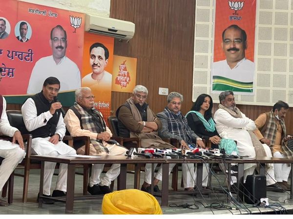 Mahie Gill may join BJP