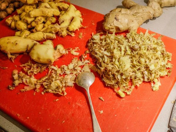 Health Benefits of Ginger Peel, Benefits of Ginger Peel, Adrak ke chhilke ke fayde, Adrak ke chhilke ke Adbhut fayde, Adrak ke chhilke ke Labh, अदरक के छिलके के स्वास्थ्य लाभ, अदरक के छिलके के लाभ, अदरक के छिलके के अद्भुत फायदे, अदरक के छिलके का फायदा, अद