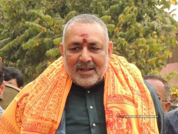 Giriraj Singh: गिरिराज सिंह ने क्यों कहा, जो अधिकारी काम ना करें उन्हें बांस से मारो, [VIDEO]