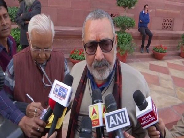 Giriraj Singh says Citizenship Amendment Bill is necessary for non muslims community, पड़ोसी देशों से आने वाले गैर-मुस्लिम लोगों की सुरक्षा के लिए जरूरी है CAB : गिरिराज सिंह