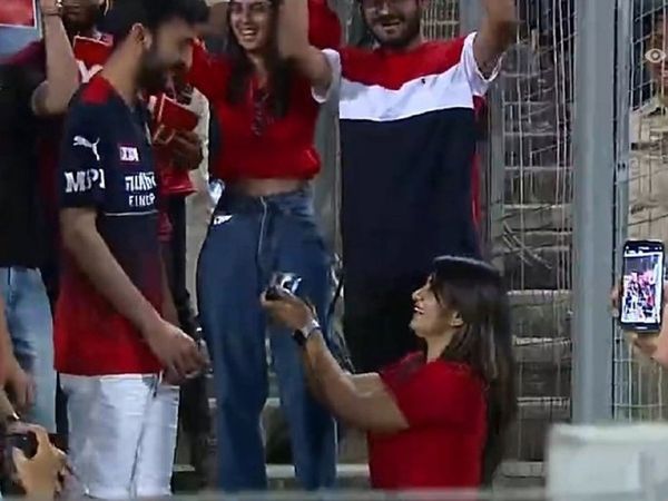girl proposes boy during rcb-csk clash