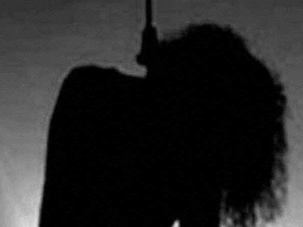 girl hanged herself