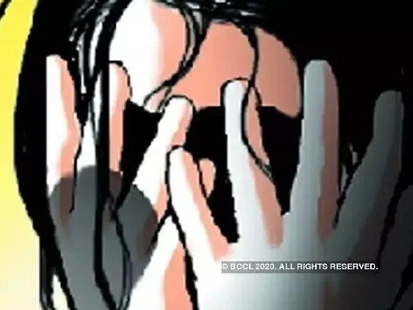 noida girl found dead