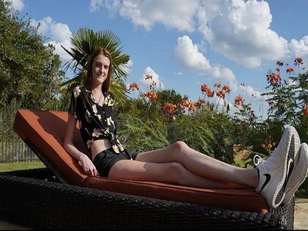 girl with longest legs