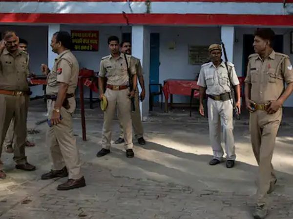 Gorakhpur : Mother of three woman elopes with Class VII student 