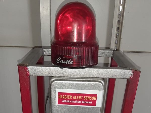 आपदाओं से अलर्ट करेगा ग्लेशियर सेंसर अलार्म, वाराणसी की स्‍टूडेंट्स ने किया कमाल