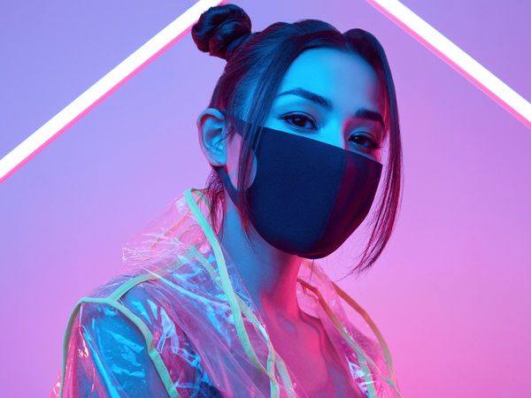 Japan scientists prepared Covid Detection glowing masks by using ostrich cells 