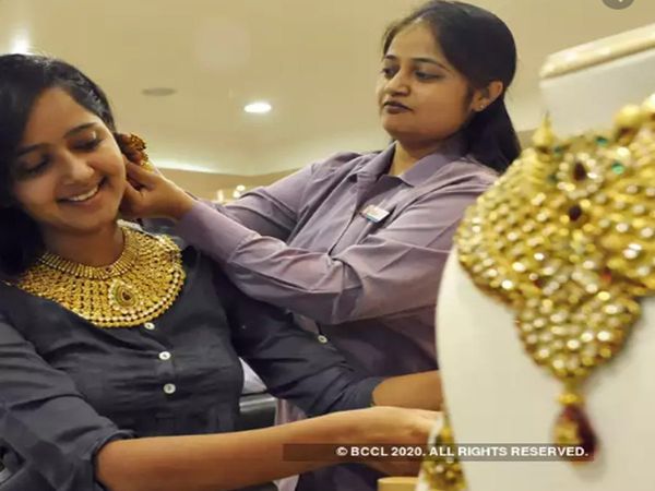Gold Price Today declines Rs 342, Silver down Rs 2007 know from 14 to 24 carat rates on 26 February 2021