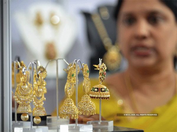 Gold price today up by Rs 335, Silver gains Rs 382 know 22 carat, 24 carat rates on 05 January 2021 