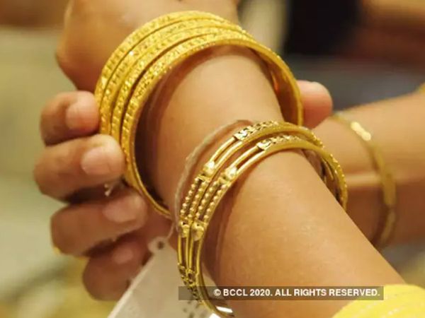 Gold price today up Rs 176 silver down Rs 17 know 24 carat, 22 carat rates on 24 July 2020