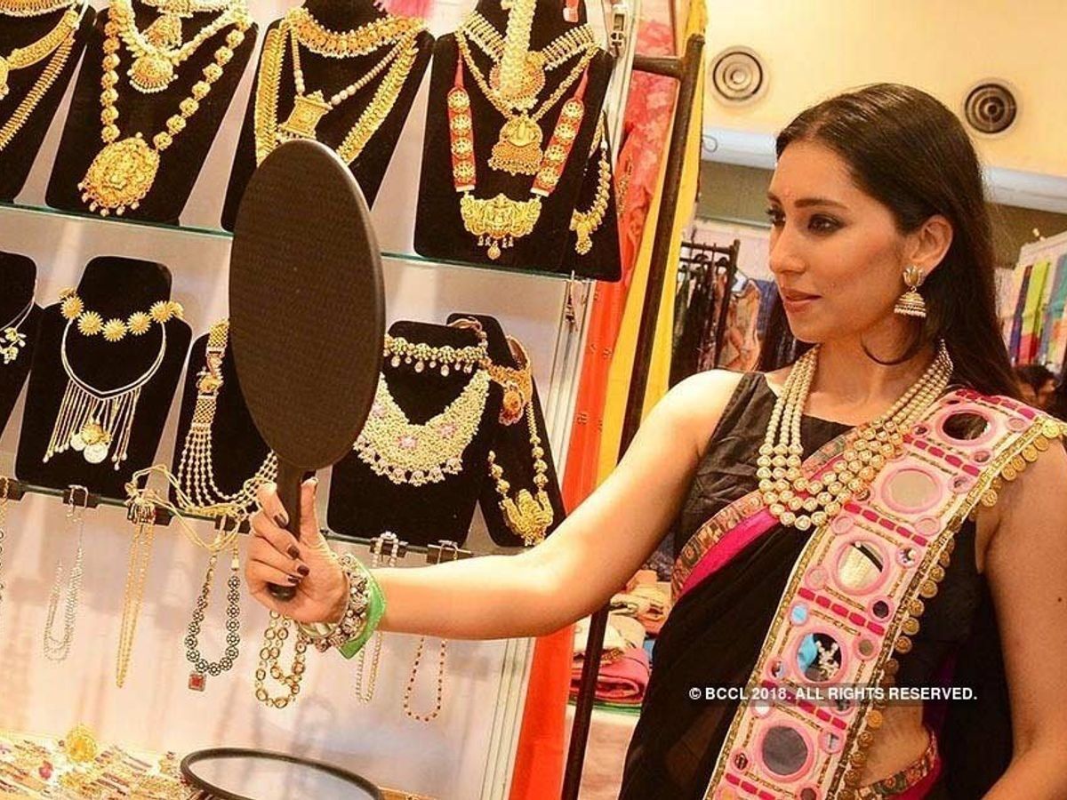 Gold Price Today 25 September: सोना-चांदी की गिरावट पर लगा ब्रेक, जानिए 14, 18, 22, 23, 24 कैरेट का ताजा भाव
