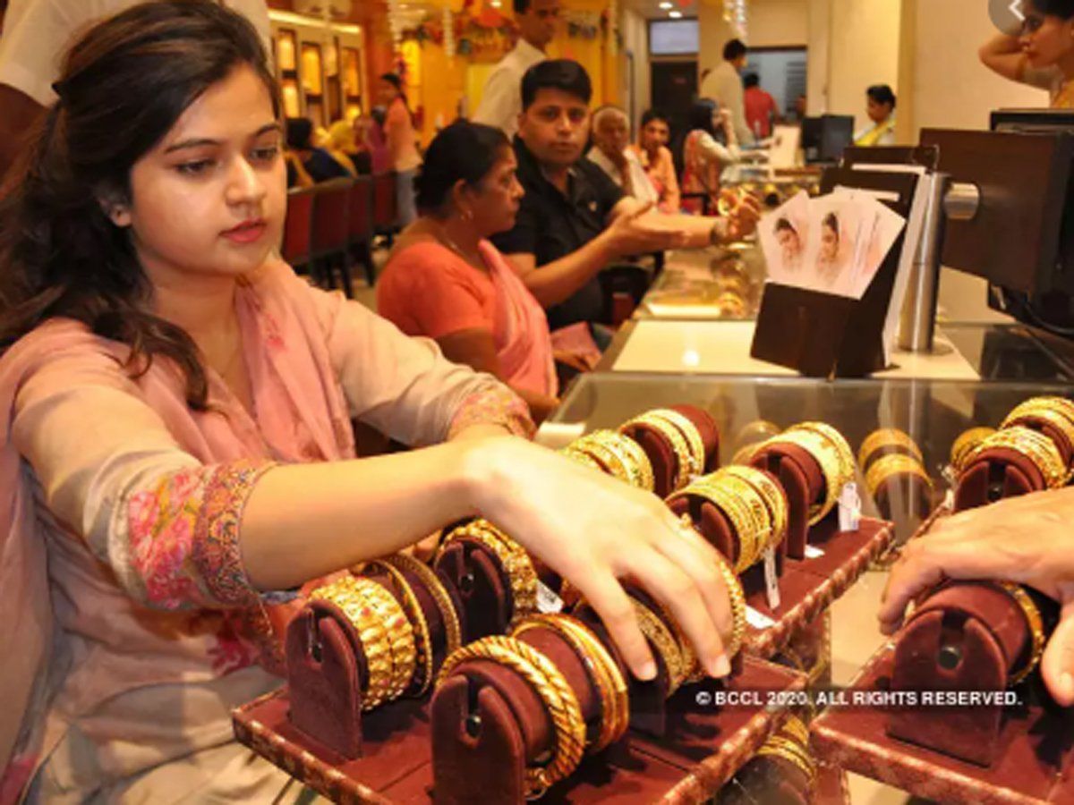 Gold price today: सस्ता हुआ सोना-चांदी, जानिए 14 जुलाई को क्या है 24 कैरेट, 22 कैरेट का भाव