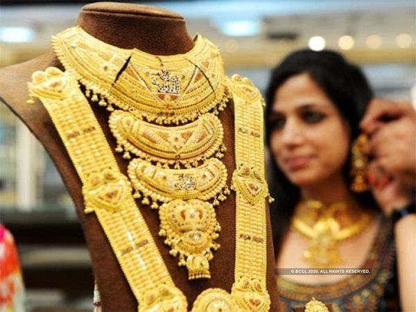 Gold price today: सोना लुढ़का, चांदी में तेजी जारी, जानिए 22 जून को क्या है 24 कैरेट, 22 कैरेट का भाव