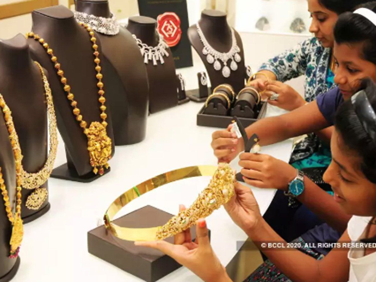 Gold Price Today 20 August 2020 : सोना-चांदी और लुढ़का, जानिए अपने शहर के 24 कैरेट, 22 कैरेट का ताजा भाव