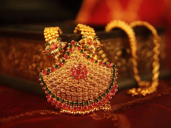 Gold Price Today down Rs 305, Silver declines Rs 113 know 22, 24 carat rates on 20 April 2021