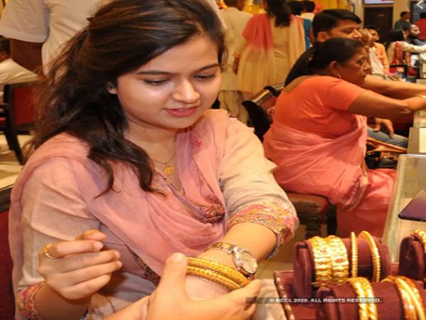 Gold Price Today 03 August 2021 down Rs 31, silver tumbles Rs 372, know 14 to 24 carat rates