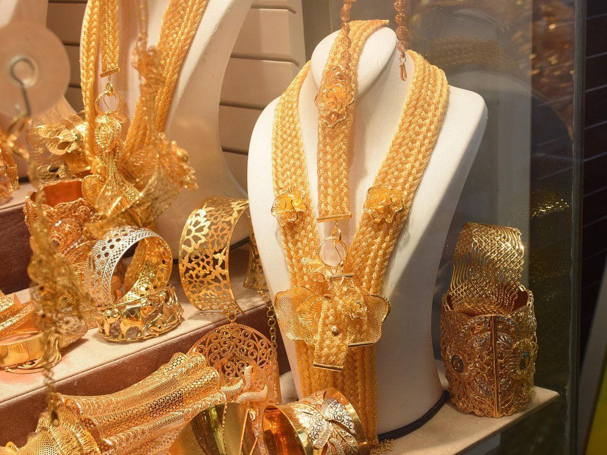 Gold Price Today 20 October: सोना लुढ़का, चांदी भी हुई नरम, जानिए अपने शहर के 24 और 22 कैरेट का ताजा भाव
