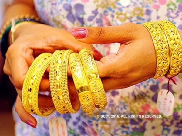 Gold price today declines Rs 32, Silver fell Rs 626 know 14, 18, 22, 23, 24 carat rates on 15 October 2020 
