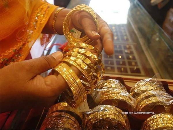 Gold price today declines Rs 614, silver silver tanks Rs 1799 know 24 carat, 22 carat rates on 02 September 2020