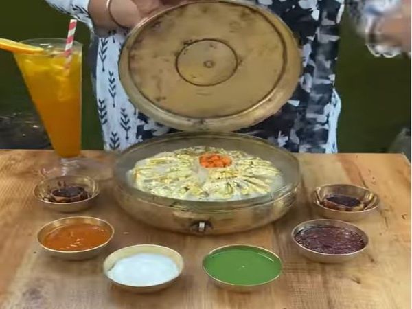 2 KG Bahubali Gold momo Video Viral on social media
