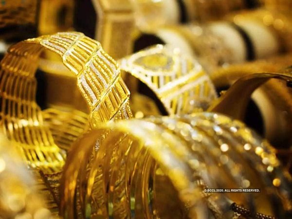 Gold price today falls Rs 955 Silver drops Rs 632 know 24, 22 carat rates on 11 December 2020