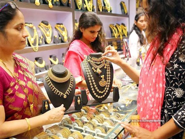 Gold price today rises Rs 45 Silver gains Rs 407 know 24, 22 carat rates on 25 November 2020