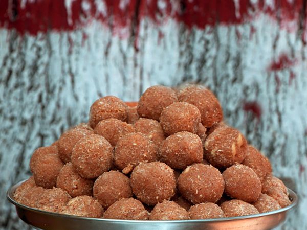 Benefits of Gond Laddu: सर्दियों में जरूर खाएं गोंद के लड्डू, मिलेंगे ये 9 चमत्कारी फायदे