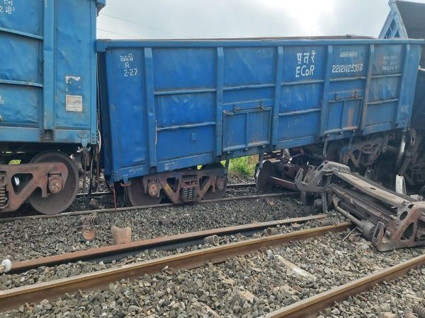 Train, goods derailment, pandit deen dayal upadhayay station, gaya rail section