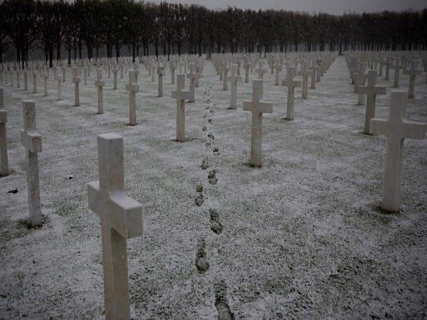 बुला रही हैं कब्रें, कोरोना का खौफ ही कुछ ऐसा, यूरोप और अमेरिका का हाल एक जैसा