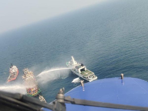 Greatship Rohini Fire: मुंबई तट के करीब सप्लाई वेसेल में लगी आग, तीन नौसैनिक लापता