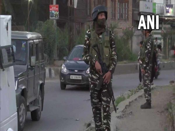 Jammu Kashmir CRPF jawan injured in grenade attack in Srinagar